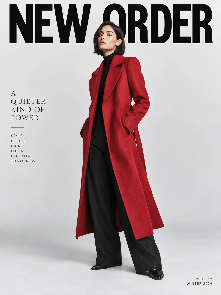 Magazincover mit Frau im roten Mantel