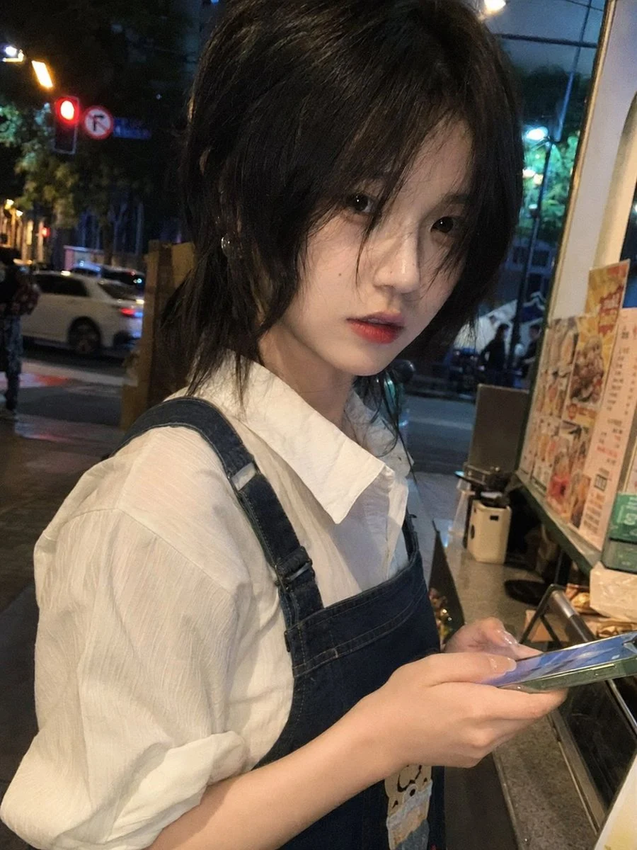 Candid Night Milk Tea Girl Portrait with polished social media composition, clear subject focus and share-ready visual styling