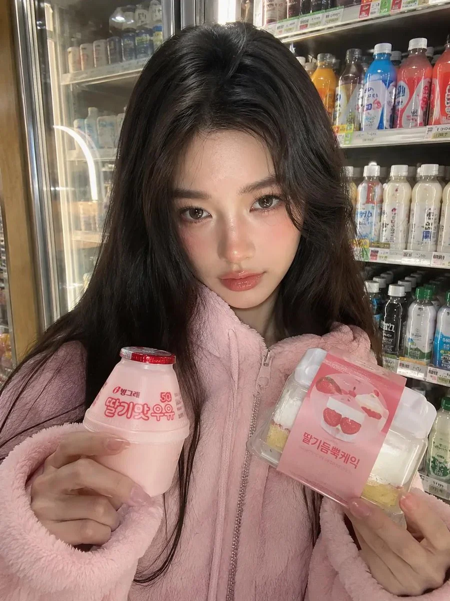 Korean Convenience Store Portrait portrait GPT Image 2 prompt example