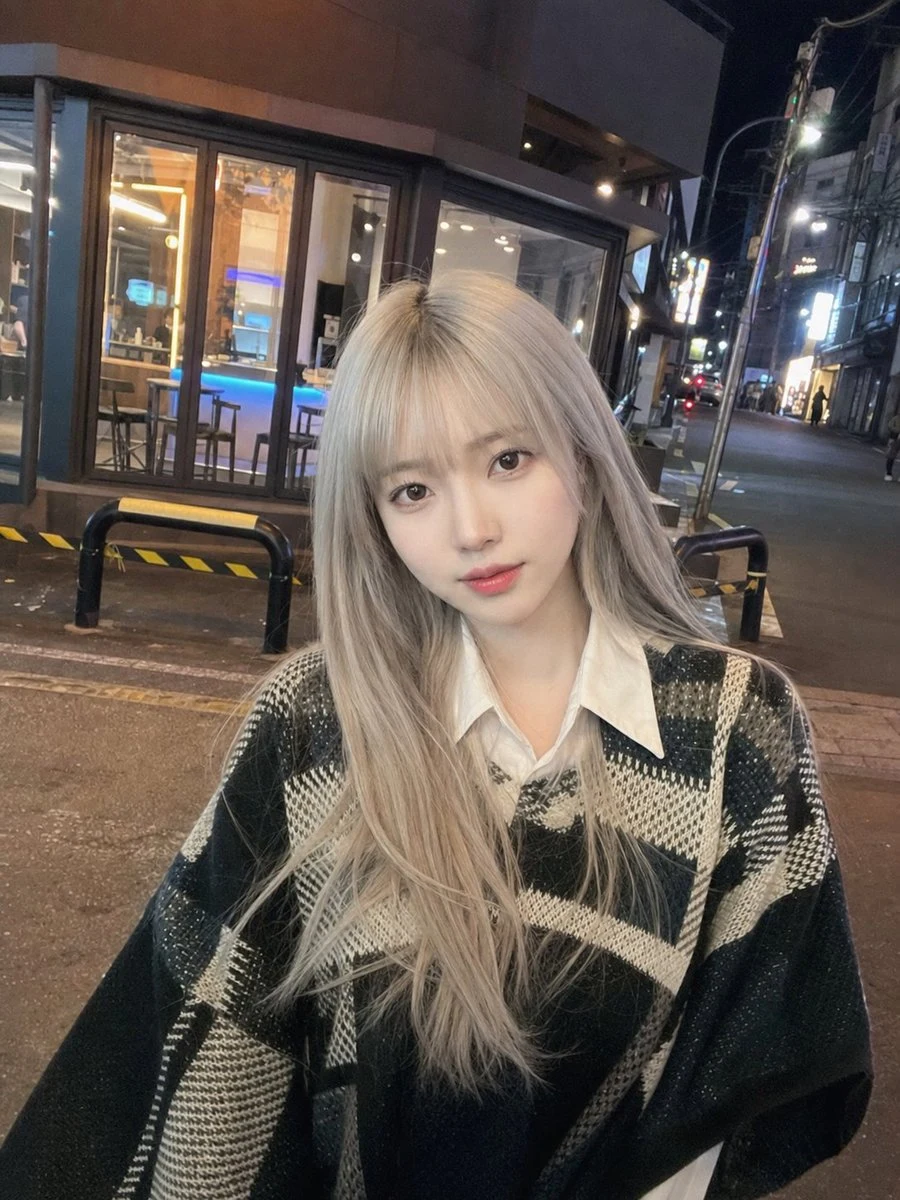 Night Smartphone Candid Portrait social media visual