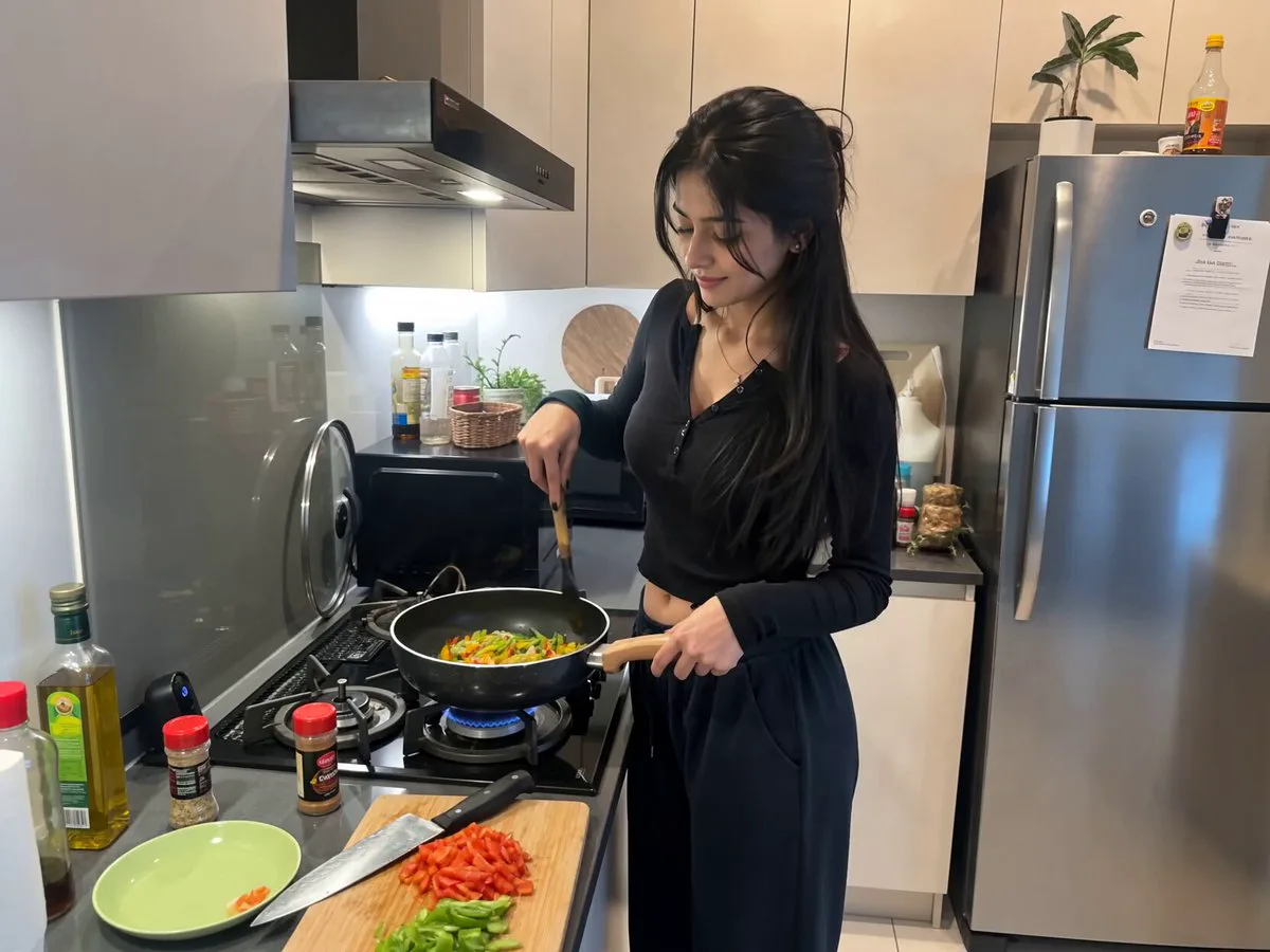 Seedance 2.0 video preview showing candid kitchen cooking vlog