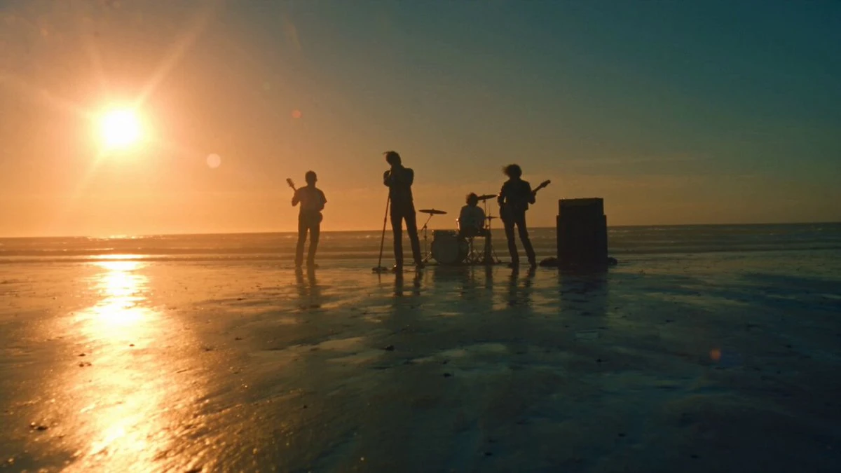 Vorschau zum Seedance 2.0 Video-Prompt: Cinematisches Hip-Hop-Musikvideo am Strand