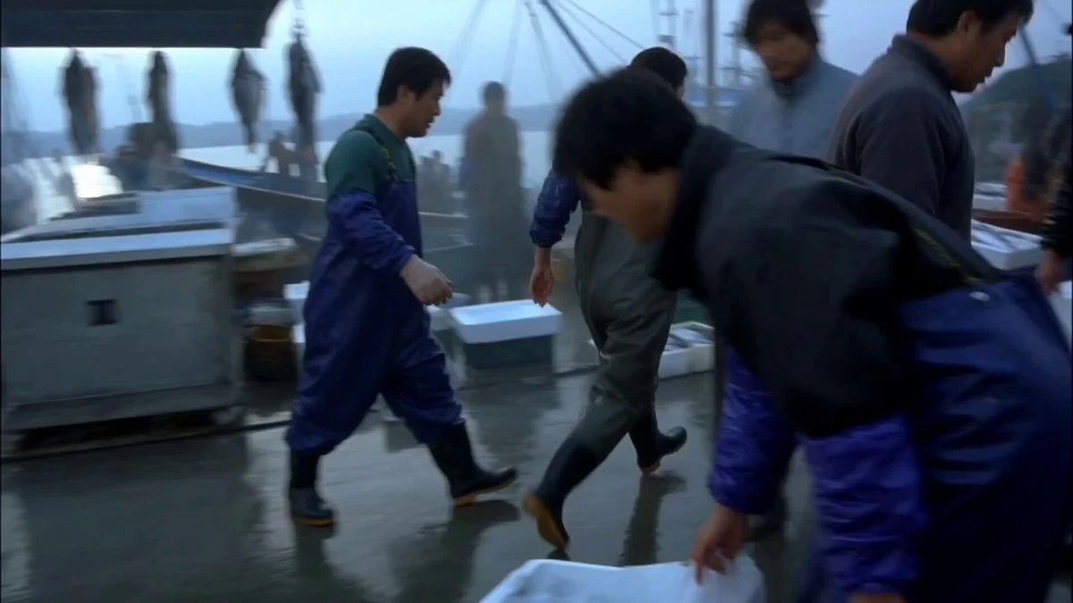 Prévia do prompt de vídeo Seedance 2.0: Leilão Realista em Mercado de Peixes Coreano